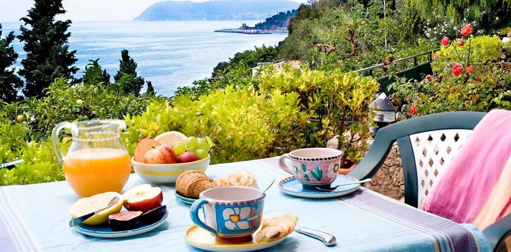 Parco Vacanze Monti E Mare Алассио Экстерьер фото