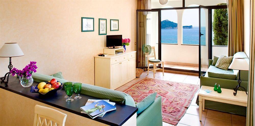 Parco Vacanze Monti E Mare Алассио Экстерьер фото