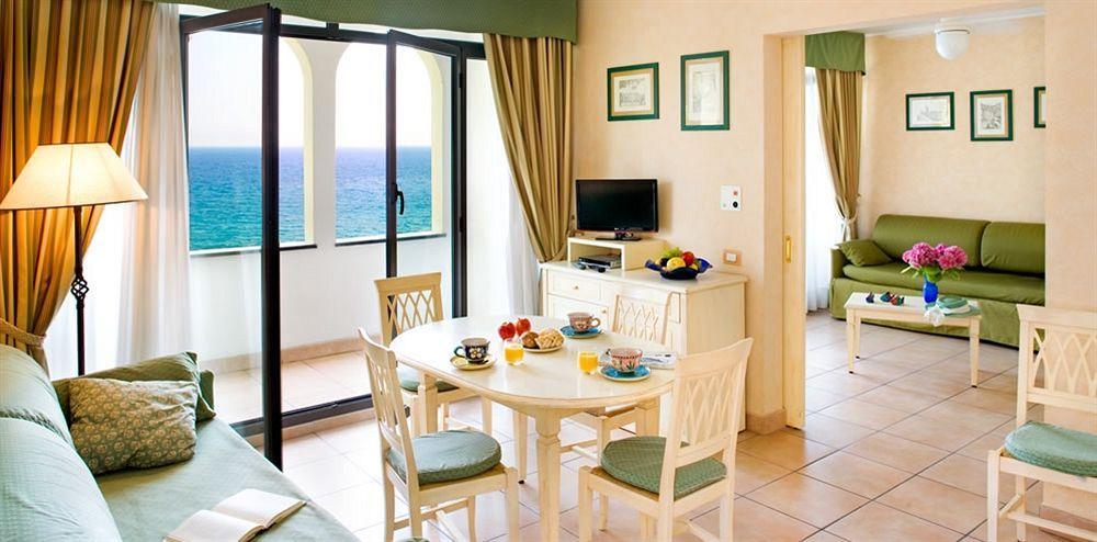 Parco Vacanze Monti E Mare Алассио Экстерьер фото
