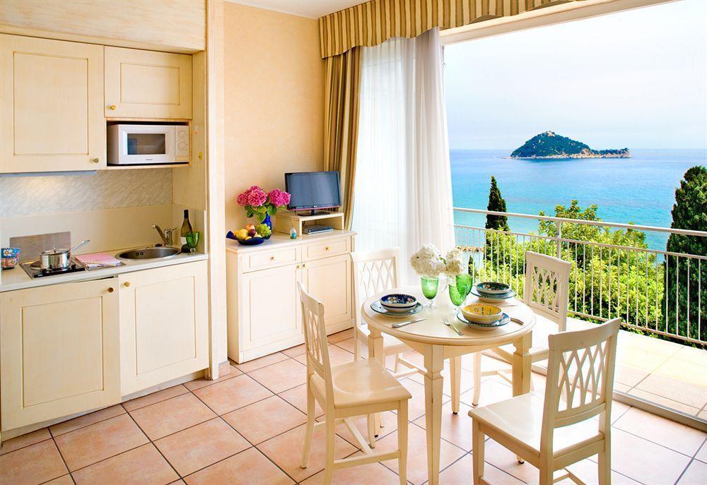 Parco Vacanze Monti E Mare Алассио Экстерьер фото