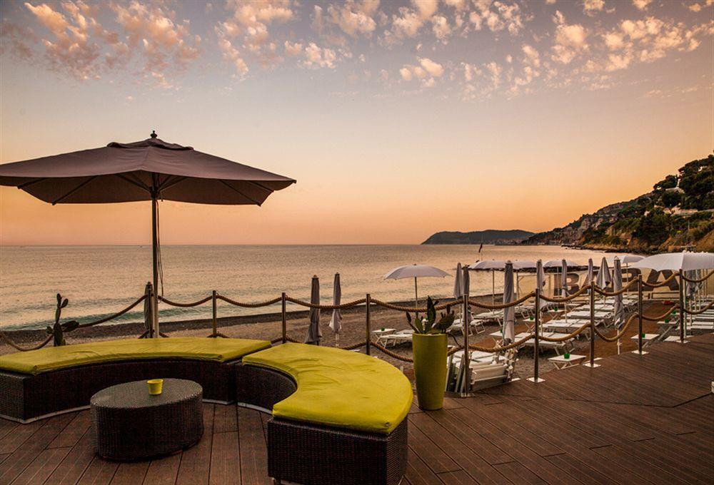 Parco Vacanze Monti E Mare Алассио Экстерьер фото